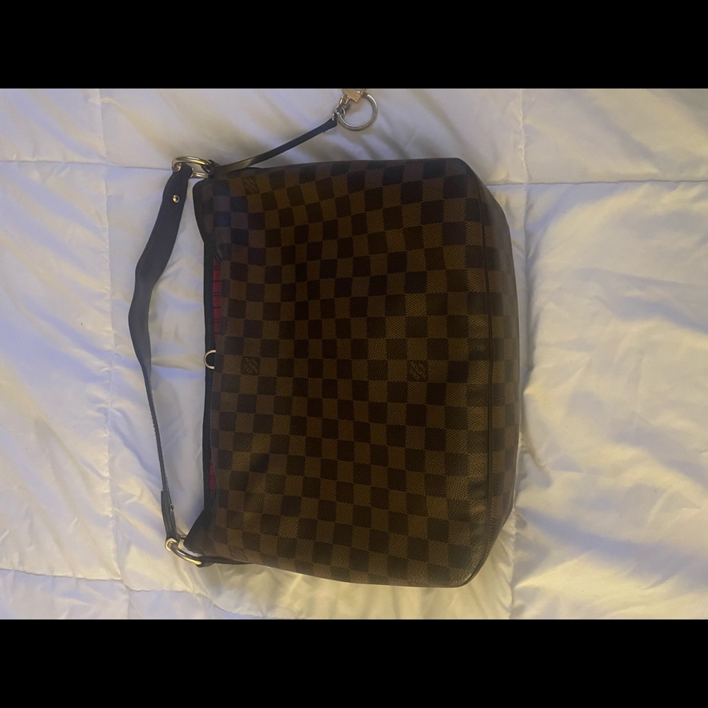Louis Vuttion shoulder bag